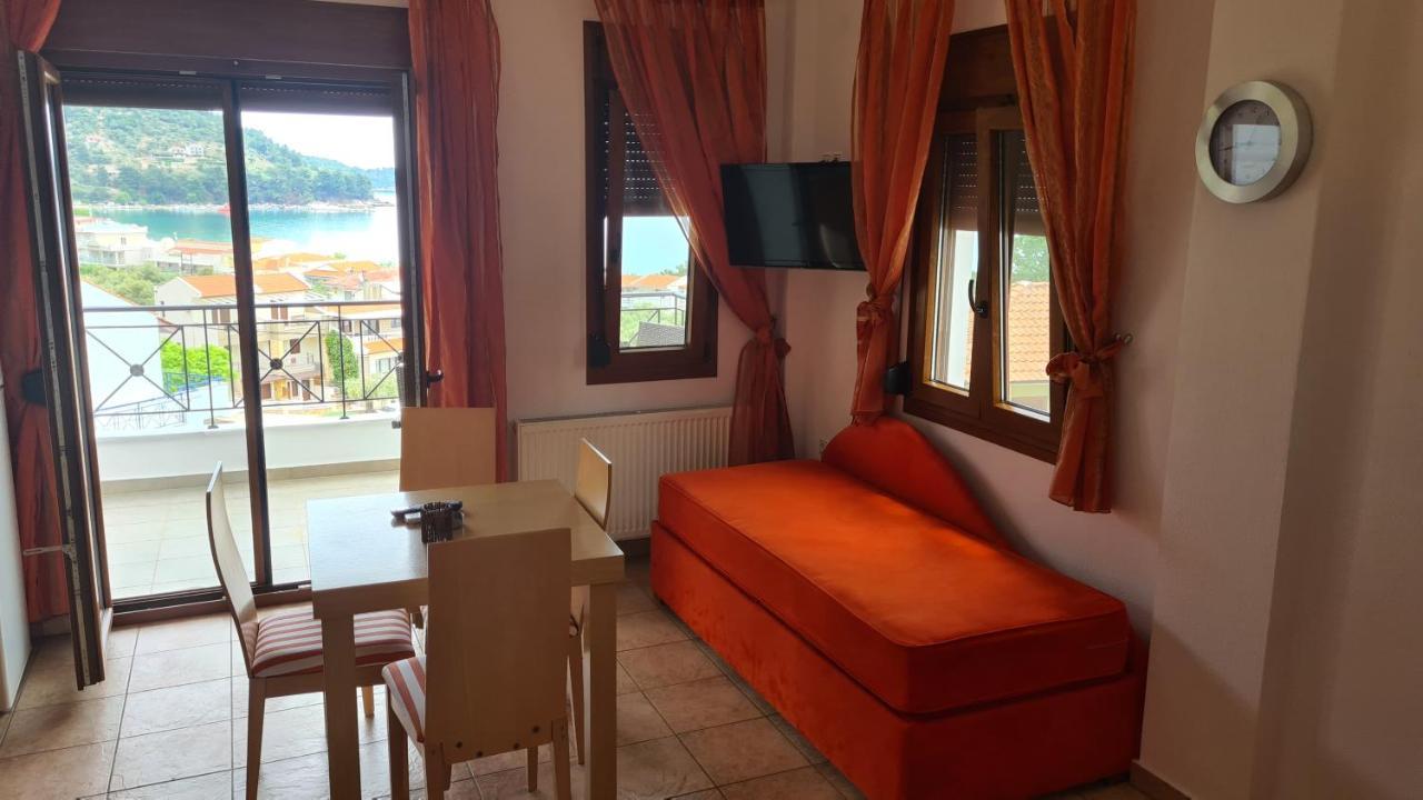 Loretta Maisonettes And Studios Chrysi Ammoudia Exterior foto